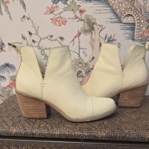 Toms Light Cream Ankle Booties